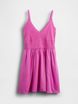 Vestido curto de crochê com técnica mista