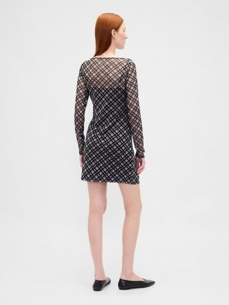 Vestido curto de malha com decote canoa