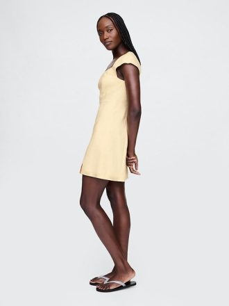 Vestido curto de manga curta em mistura de linho