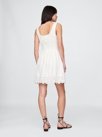 Vestido curto franzido em mistura de linho