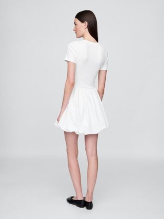 Vestido curto moderno com bolhas e técnica mista