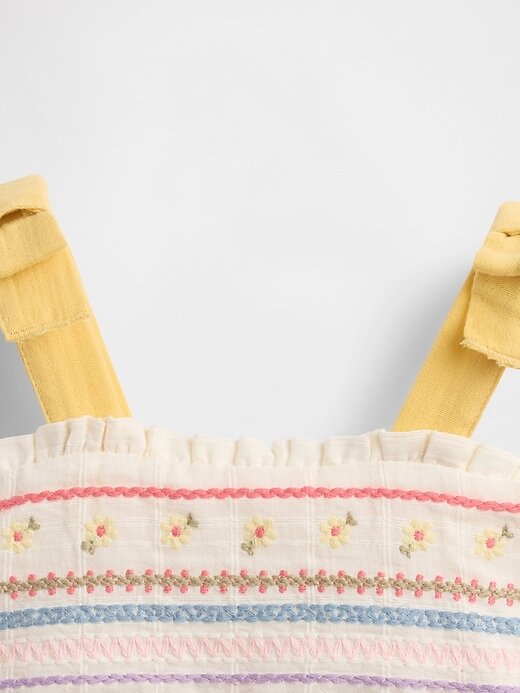 Vestido de bebê bordado com amarração nos ombros Vestido de bebê bordado com amarração nos ombros