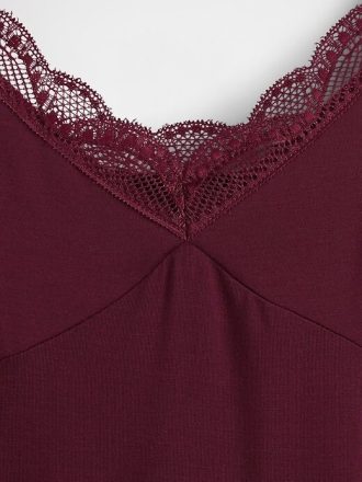 Vestido de pijama com acabamento em renda modal