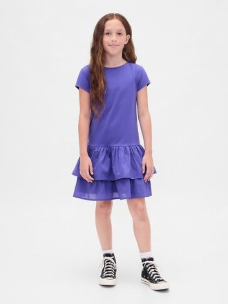 Vestido infantil com cintura baixa e babados Vestido infantil com cintura baixa e babados