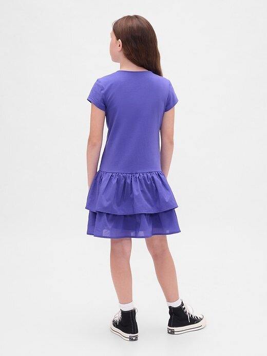 Vestido infantil com cintura baixa e babados Vestido infantil com cintura baixa e babados