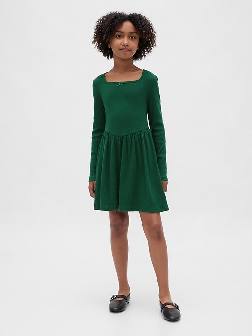 Vestido infantil com decote quadrado Vestido infantil com decote quadrado