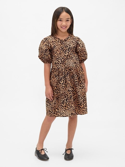 Vestido infantil de popeline com mangas bufantes e leopardo Vestido infantil de popeline com mangas bufantes e leopardo
