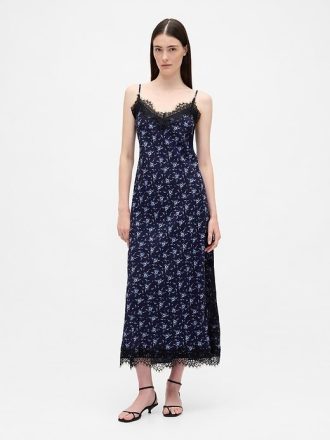 Vestido longo com acabamento em renda