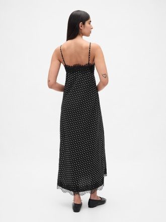 Vestido longo com acabamento em renda