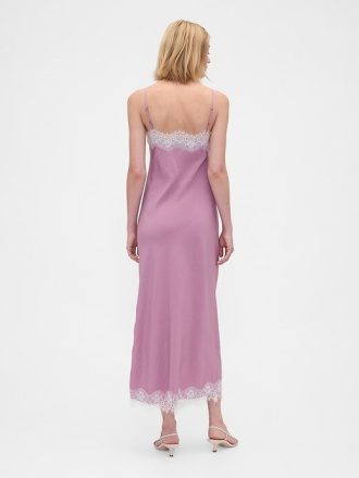 Vestido longo com acabamento em renda