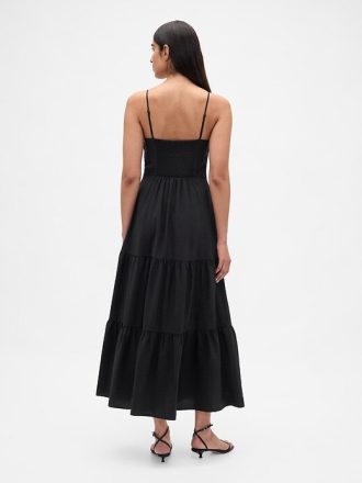 Vestido longo com amarração frontal e camadas