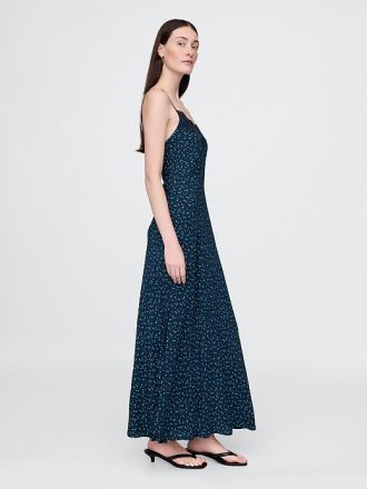 Vestido longo com decote coração e acabamento em renda crepe