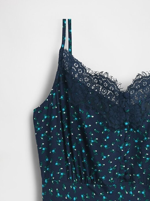 Vestido longo com decote coração e acabamento em renda crepe Vestido longo com decote coração e acabamento em renda crepe