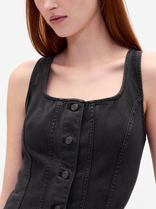 Vestido midi com botões frontais e costura Vestido midi com botões frontais e costura