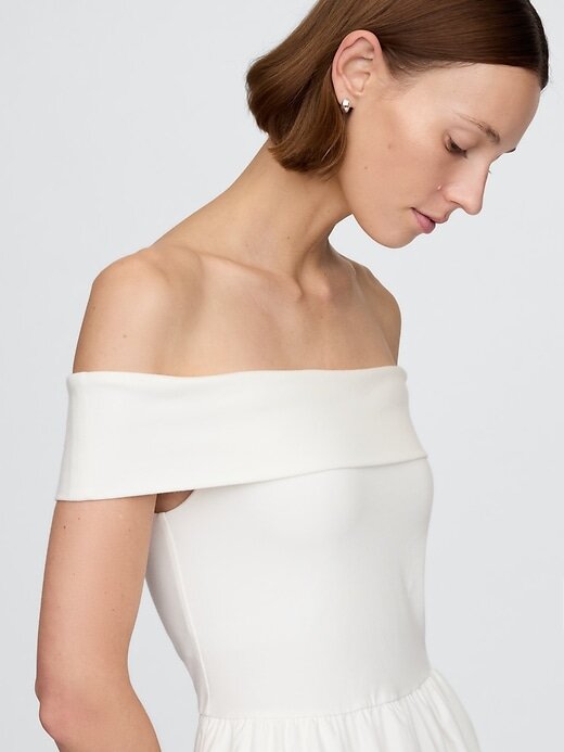 Vestido midi ombro a ombro com técnica mista Vestido midi ombro a ombro com técnica mista