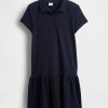 Vestido polo infantil de cintura baixa e uniforme