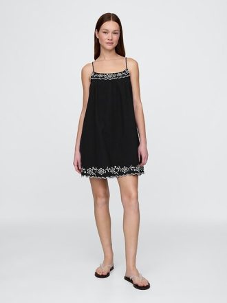 Vestido rodado bordado em gaze de algodão